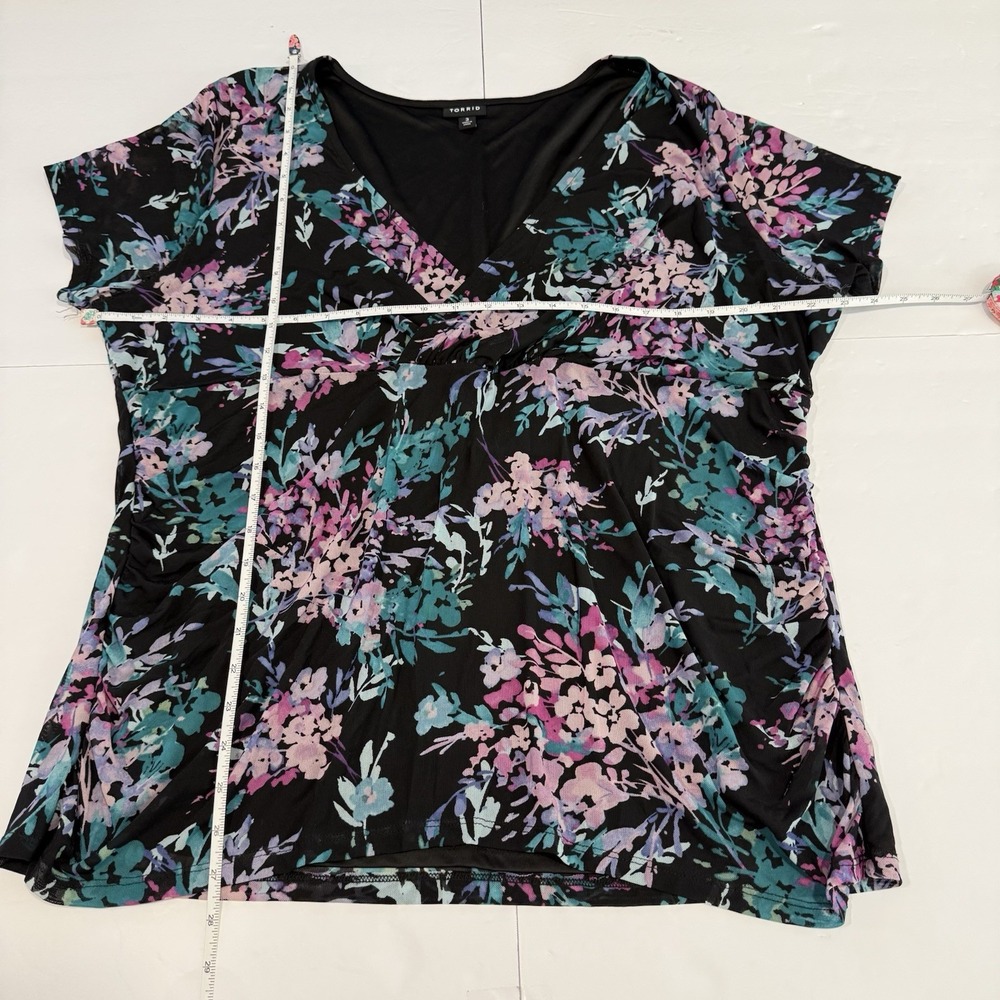 torrid Black Floral Wrap-Front Short Sleeve Tunic - Teal & Lavender - Picture 9 of 10